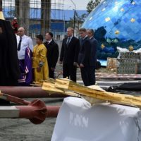 На торжественной церемонии присутствует губернатор Сахалинской области О. Н. Кожемяко